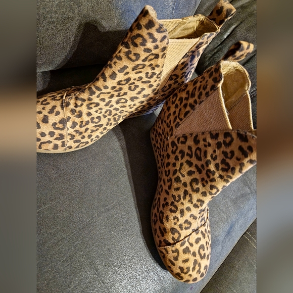 DUNES Suede Cheetah Print wedge booties sz8.5 - Picture 9 of 10